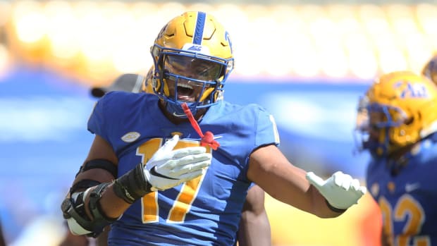 Pittsburgh Panthers defensive lineman Rashad Weaver (17) against the Syracuse Orange during the fourth quarter at Heinz Field. The Panthers won 21-10.